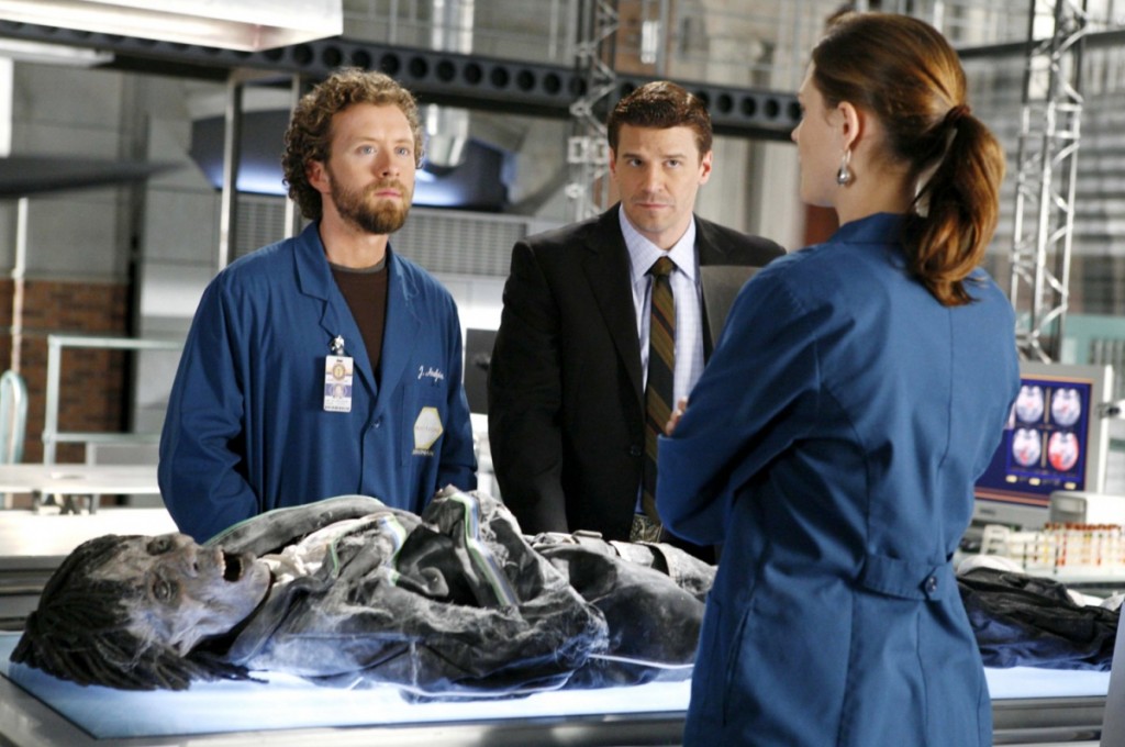 Jack Hodgins (TJ Thyne), Seeley Booth (David Boreanaz) et Temperance Brennan (Emily Deschanel)