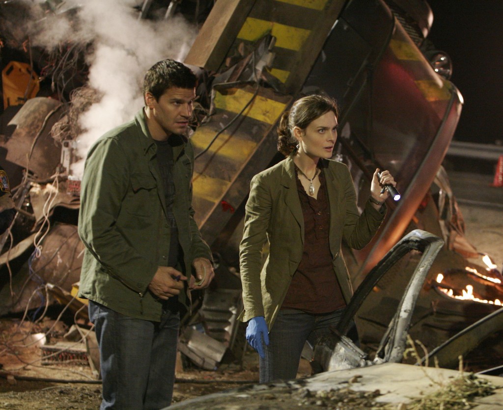 Seeley Booth (David Boreanaz) et Temperance Brennan (Emily Deschanel) sur les lieux
