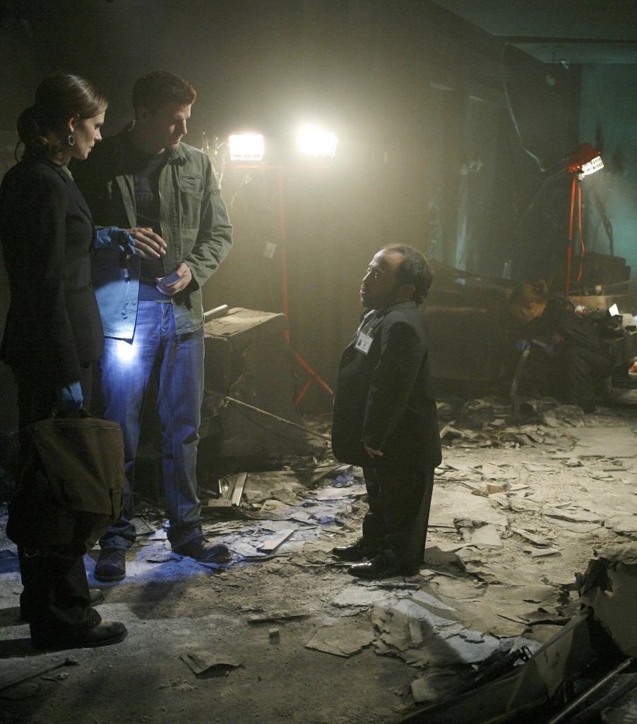 Temperance Brennan (Emily Deschanel) et Seeley Booth (David Boreanaz) parlent avec Alex