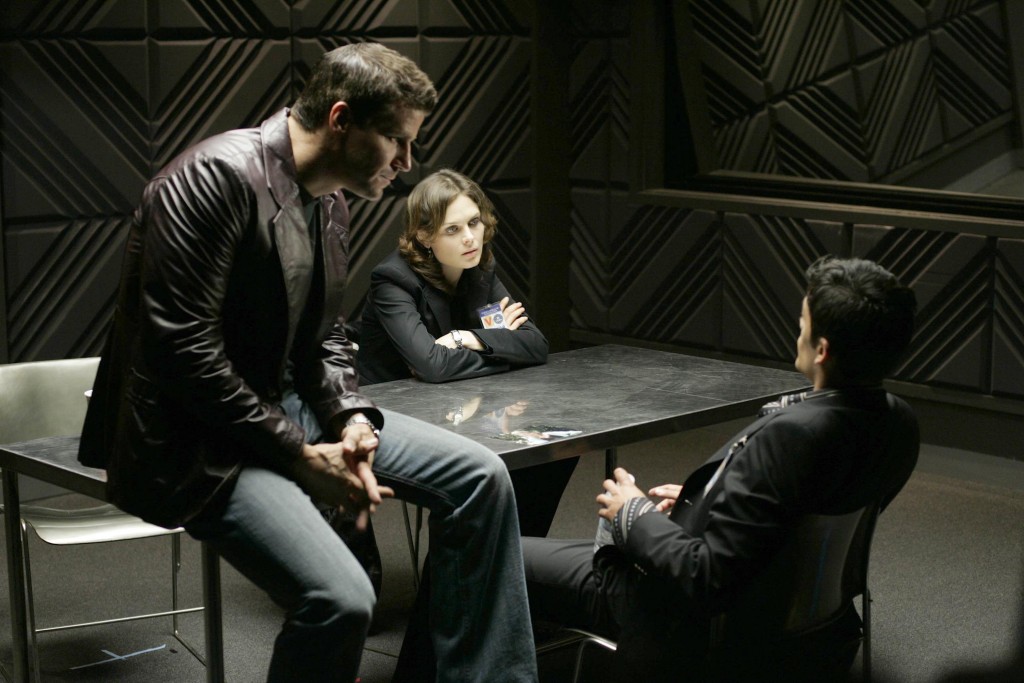 Seeley Booth (David Boreanaz) et Temperance Brennan (Emily Deschanel) interrogent