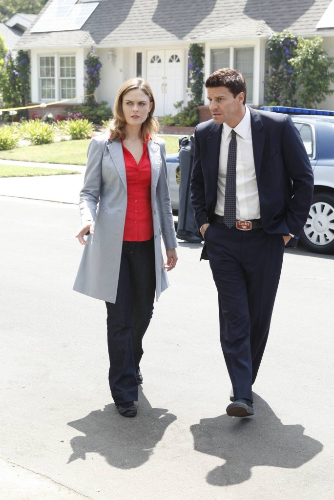 Temperance Brennan (Emily Deschanel) et Seeley Booth (David Boreanaz) enquêtent
