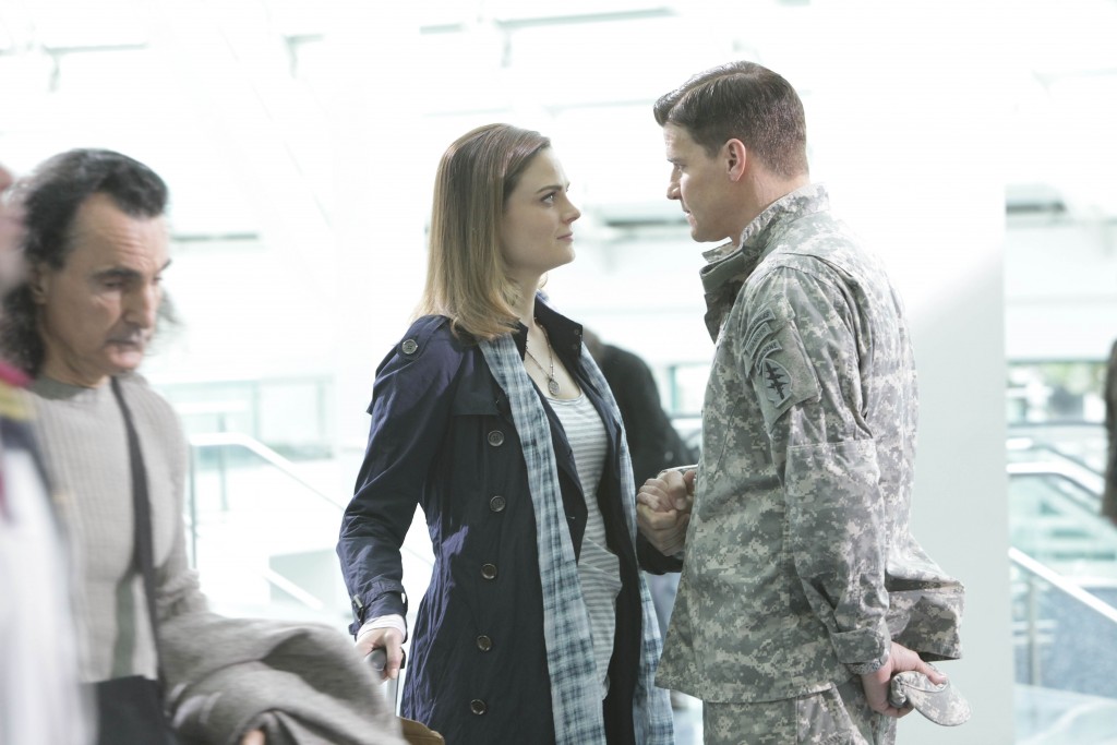 Temperance Brennan (Emily Deschanel) et Seeley Booth (David Boreanaz) à l'aéroport