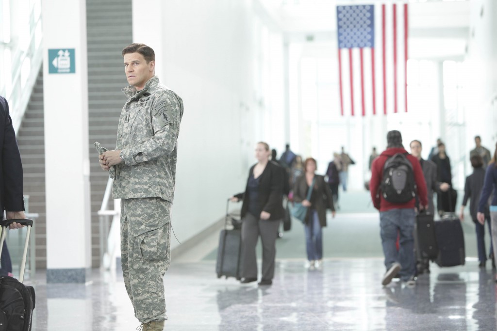 Seeley Booth (David Boreanaz) à l'aéroport