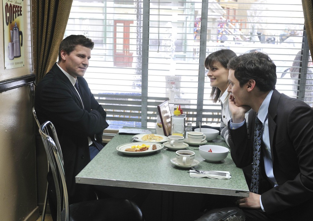Seeley Booth (David Boreanaz), Temperance Brennan (Emily Deschanel) et Lance Sweets (John Francis Daley)