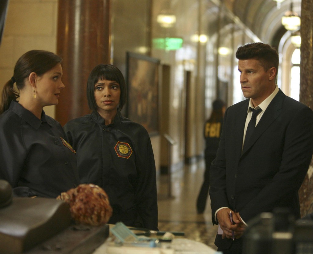 Temperance Brennan (Emily Deschanel), Camille Saroyan (Tamara Taylor) et Seeley Booth (David Boreanaz)