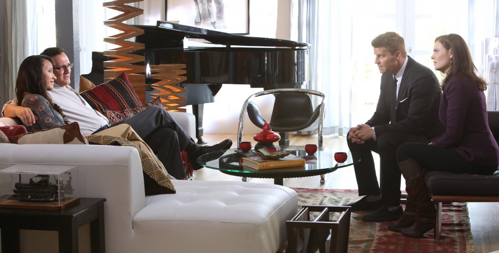 Seeley Booth (David Boreanaz) et Temperance Brennan (Emily Deschanel) interrogent un couple
