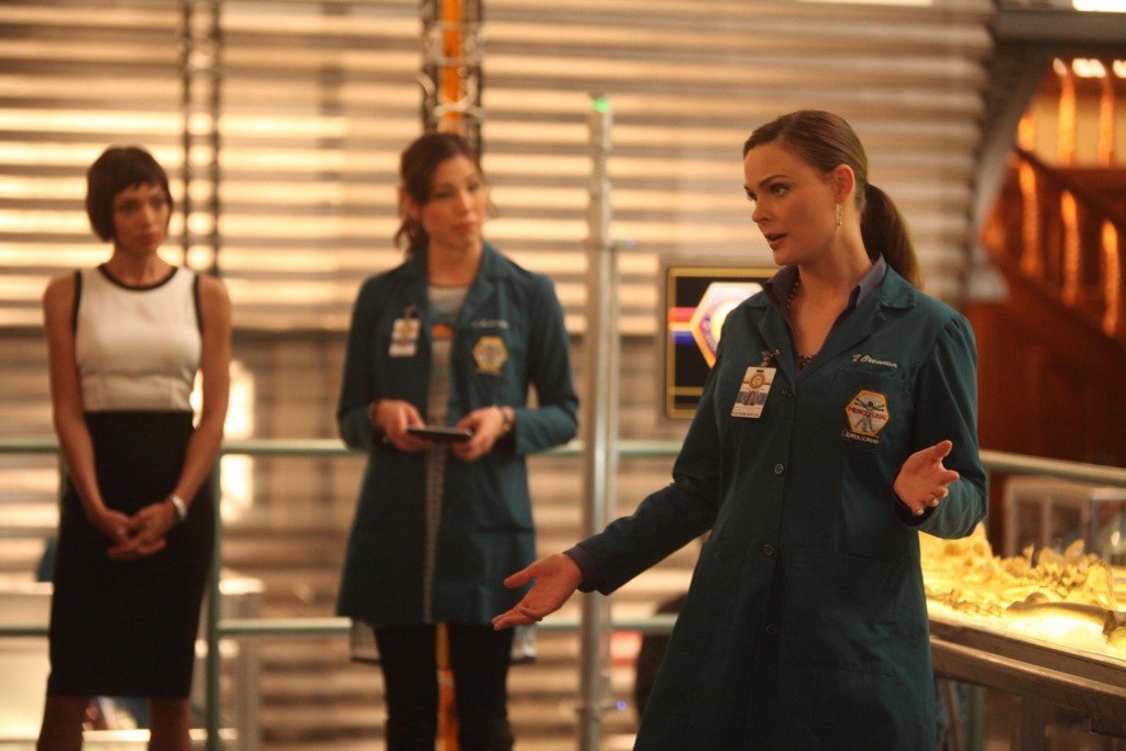 Camille Saroyan (Tamara Taylor), Angela Montenegro (Michaela Conlin) et Temperance Brennan (Emily Deschanel)