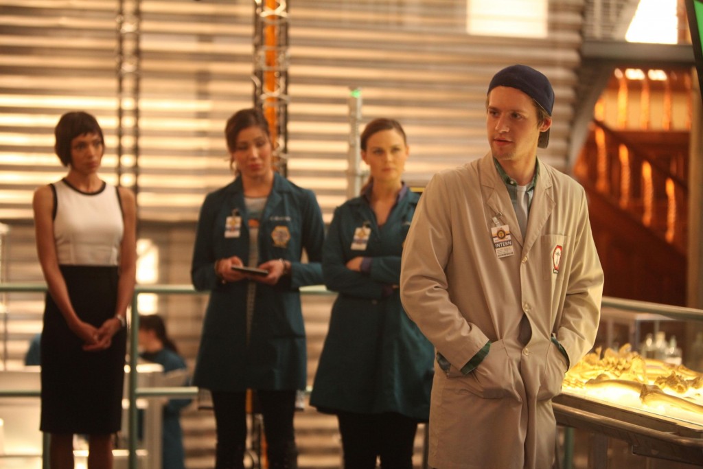 Camille Saroyan (Tamara Taylor), Angela Montenegro (Michaela Conlin), Temperance Brennan (Emily Deschanel), Finn Abernathy (Luke Kleintank)