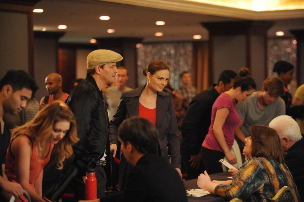 Seeley Booth (David Boreanaz) et Temperance Brennan (Emily Deschanel) sous couverture