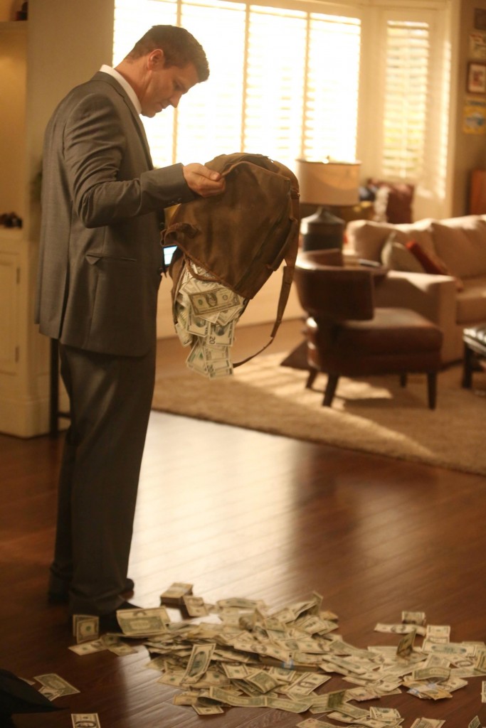Seeley Booth (David Boreanaz) trouve l'argent