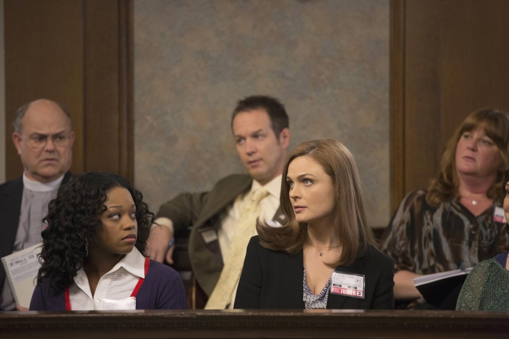 Temperance Brennan (Emily Deschanel) est jurée