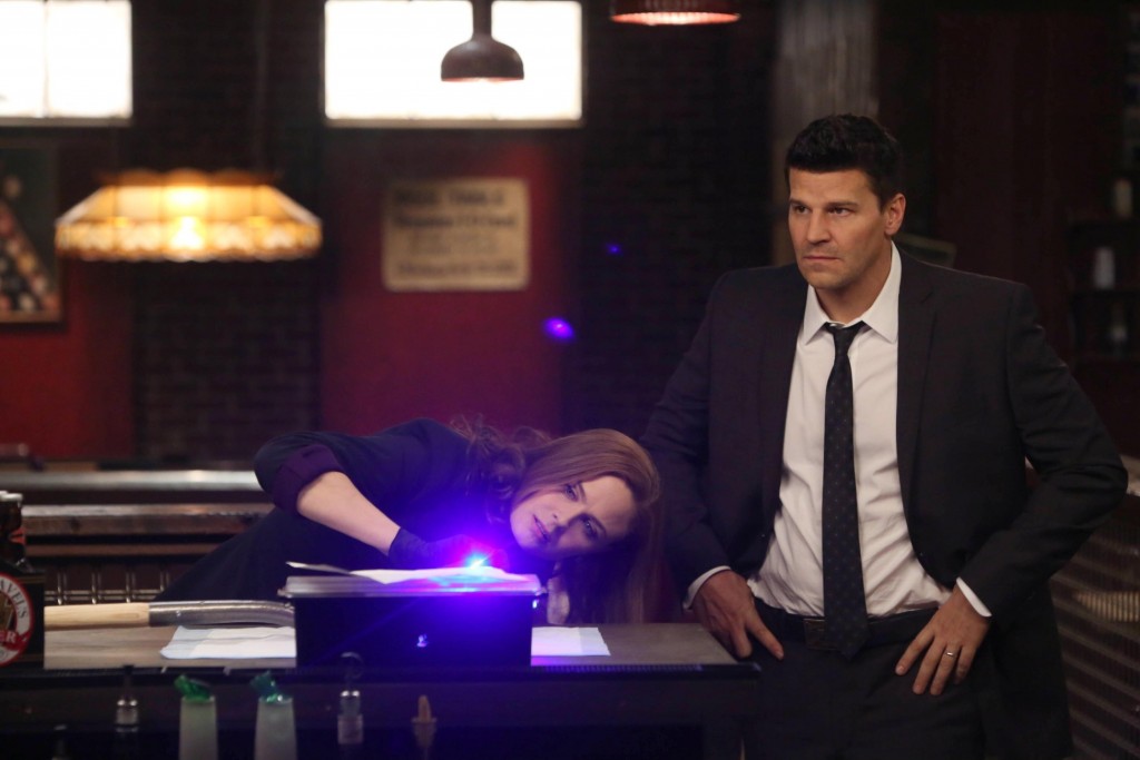Temperance Brennan (Emily Deschanel) et Seeley Booth (David Boreanaz) enquêtent