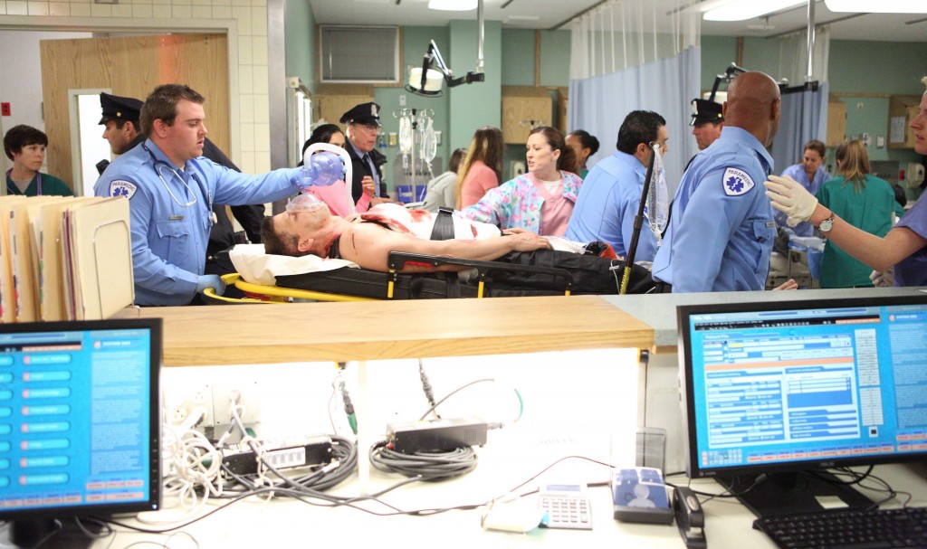Seeley Booth (David Boreanaz) arrive aux urgences