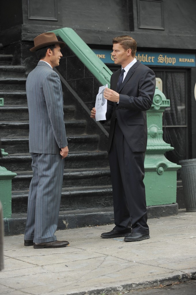 James Aubrey (John Boyd) et Seeley Booth (David Boreanaz) dans le 200ème épisode spécial